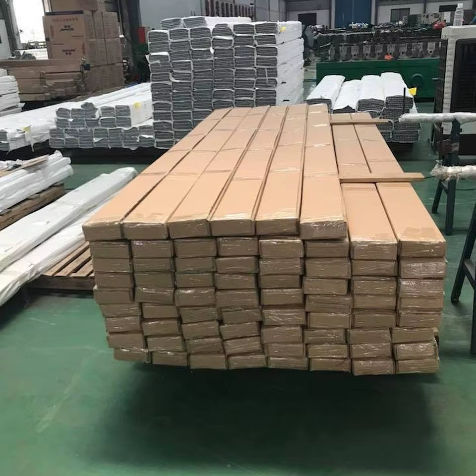 Custom-sized cardboard boxes for aluminium profile packaging — secure small-to-medium shipments